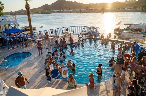 Pool - Livin' the dream, Front Row! Roadrunner Resort (Parker)