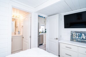 2 bedrooms, free WiFi - Sunkissed Hideaway, Front Row at Roadrunner Resort (Parker)