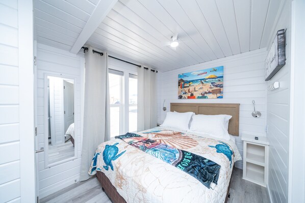 2 bedrooms, free WiFi - The Tipsy Mermaid, River Views! Roadrunner Resort (Parker)