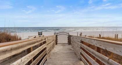 Spacious Family-friendly Retreat Beach Walkable