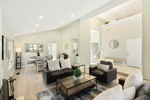 Interior - @ Marbella Lane - Amazing Views Serene Retreat (Fremont)