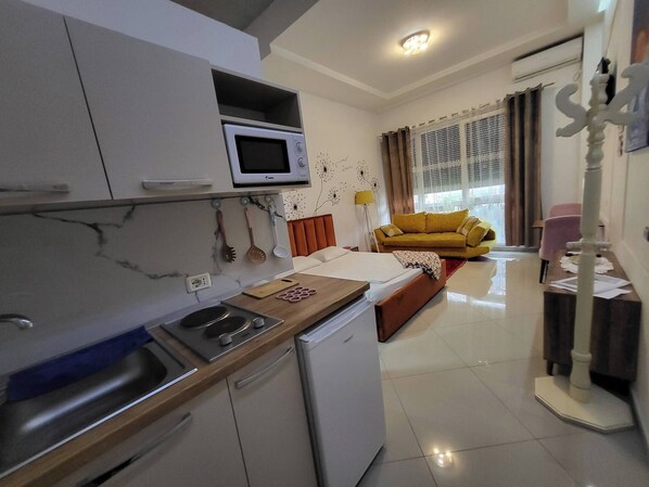 Apartment, 1 Bedroom, City View | Interior