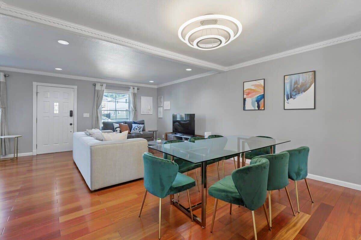 House (4 Bedrooms) | In-room dining