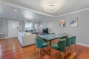 Hus (4 Bedrooms) | Matservice på rummet