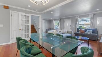 Casa (4 Bedrooms) | Opções para refeição no quarto