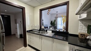 Apartment, 1 Bedroom, Pool Access | Private kitchen | Microwave, coffee/tea maker - Easygo- Stunning 1bdr Hamilton (Dubai)