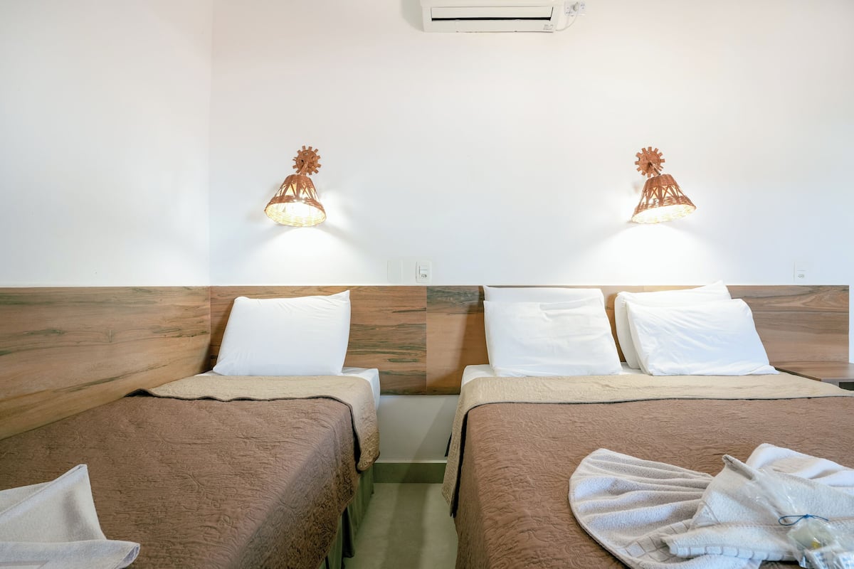 Kamar Triple Superior, pemandangan laut terbatas, menghadap laut | 1 kamar tidur, Wi-Fi gratis, dan seprai linen