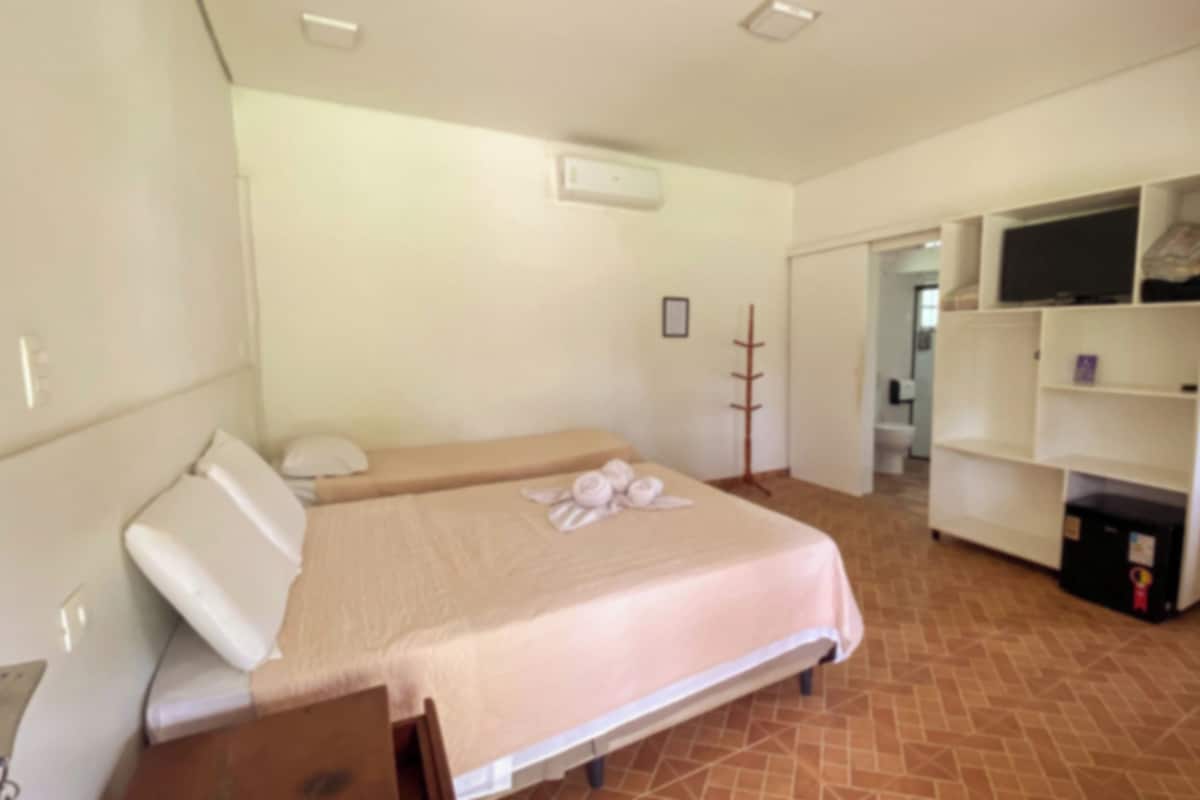 Grand Room, Garden View | Air conditioning