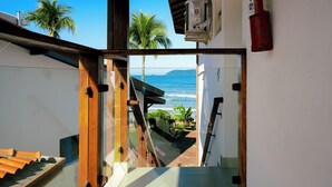 Superior Triple Room, Partial Sea View, Sea Facing | Pemandangan dari bilik