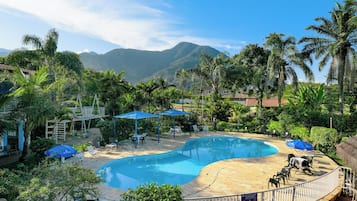 Hồ bơi ngoài trời