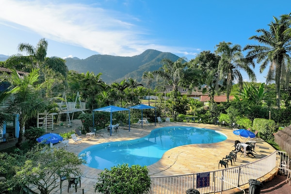 Kolam renang terbuka