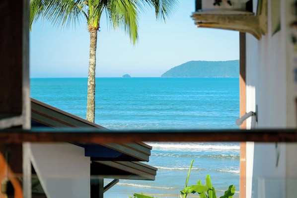 Luxury Room, Sea View, Sea Facing | Living area | LED TV