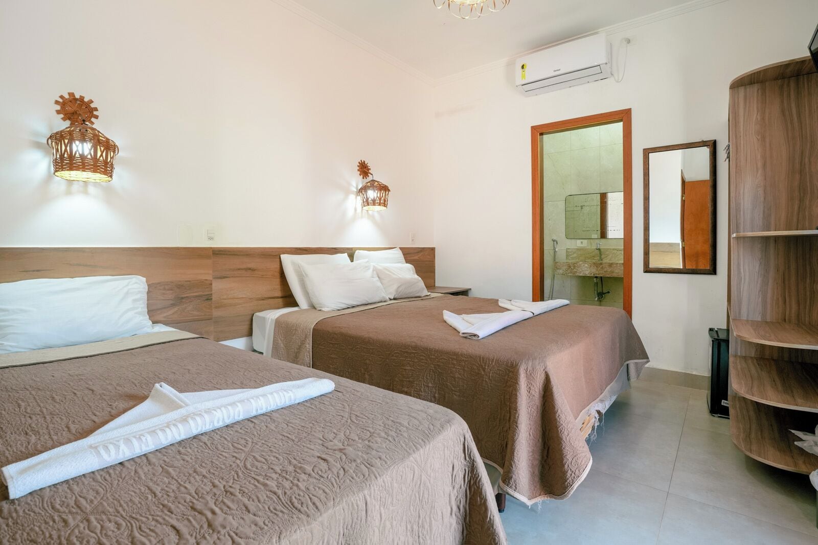 Superior driepersoonskamer, gedeeltelijk uitzicht op zee, uitzicht op zee | Gratis wifi, beddengoed