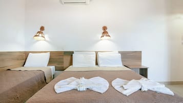 高级三人房, 部分海景, 临海 | 免费 WiFi、床单