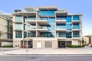 Exterior - Easygo-upgraded 1bdr Polo Residence (Dubai)