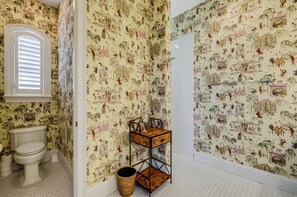 淋浴设施、吹风机、毛巾