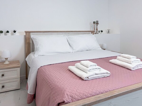 1 bedroom, WiFi, bed sheets