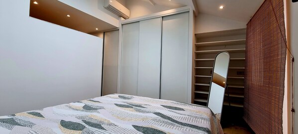 2 slaapkamers, een strijkplank/strijkijzer, wifi, beddengoed