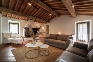 Villa, Gartenblick | Wohnbereich | Fernseher