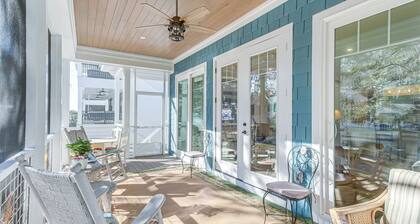 Walk to Public Beach: Hideaway in St Simons Island