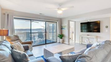 Apartment (2 Bedrooms) | Front of property