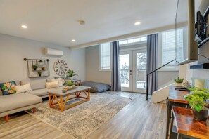 House (6 Bedrooms) | Interior