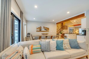 Interior - 2 Blocks to Downton Chelan: Home w/ Hot Tub! (Chelan)