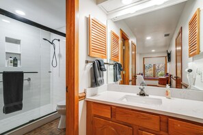 Interior - 1 Mi to Wintergreen Resort: Mtn-view Condo! (Nellysford)