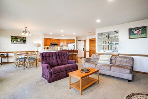 Apartment (2 Bedrooms) | Interior - 1 Mi to Wintergreen Resort: Mtn-view Condo! (Nellysford)