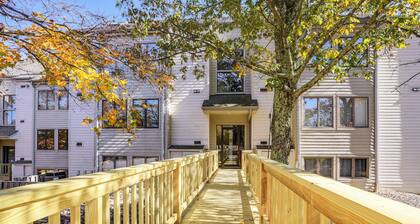 1 Mi to Wintergreen Resort: Mtn-view Condo!