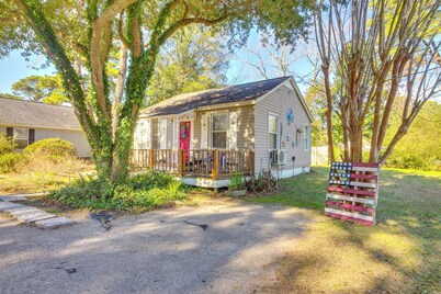 5 Mi to Downtown Beaufort: Pet-friendly Cottage!