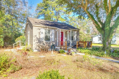 5 Mi to Downtown Beaufort: Pet-friendly Cottage!