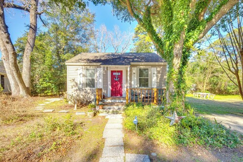 5 Mi to Downtown Beaufort: Pet-friendly Cottage!