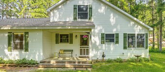 < 1 Mi to Snowmobile Trails: Cozy Cadillac Retreat