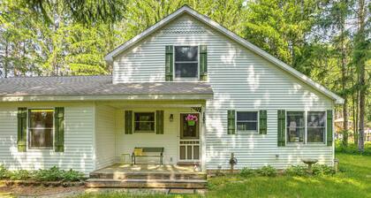 < 1 Mi to Snowmobile Trails: Cozy Cadillac Retreat