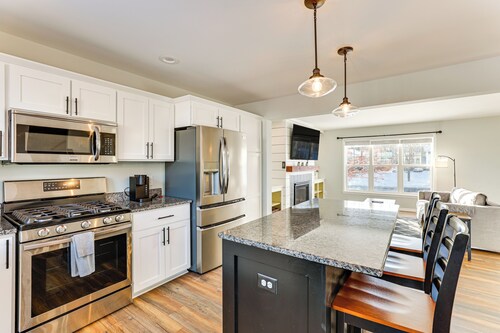 10 Mi to Dtwn Madison: Home w/ Large Yard!