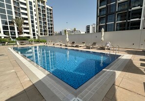 Outdoor pool - Easygo-spacious Luxury STU Azizi Rivra16 (Dubai)
