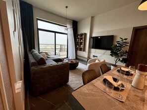 Apartment, 1 Bedroom, Pool Access | In-room dining