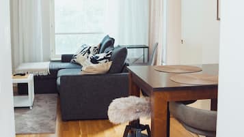 Apartment, 1 Bedroom, Accessible, Balcony | Living room | Books