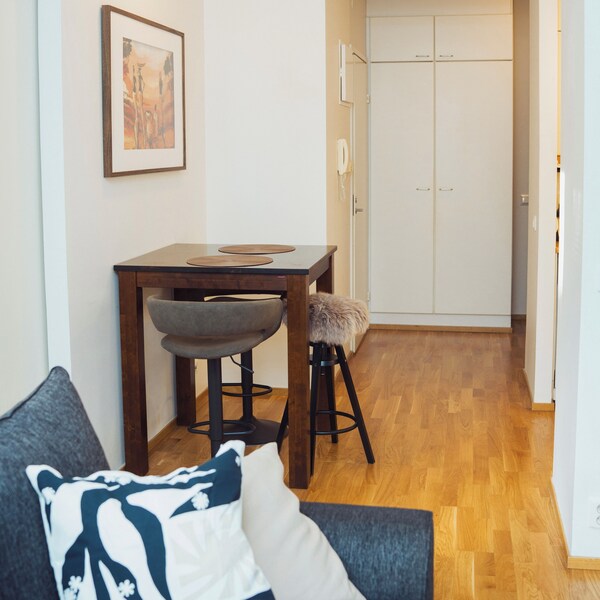 Relax & Explore, Sauna, Metro & Malls 3 Mins Away - Helsinki