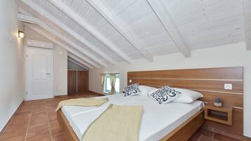 5 Schlafzimmer, kostenlose Babybetten, Bettwäsche