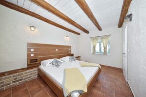 5 Schlafzimmer, kostenlose Babybetten, Bettwäsche