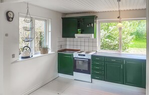 Réfrigérateur, plaque de cuisson, lave-vaisselle, cafetière/bouilloire