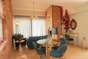 Aphrodite (Aphrodite Villa) | Zona de estar | Una televisión