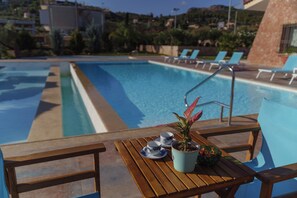 Outdoor pool, pool umbrellas, pool loungers - 99 Luxury Exotic Villas (Nafplio)