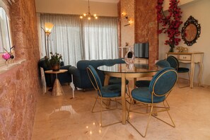 Poseidon (Poseidon Villa) | Zona de estar | Una televisión