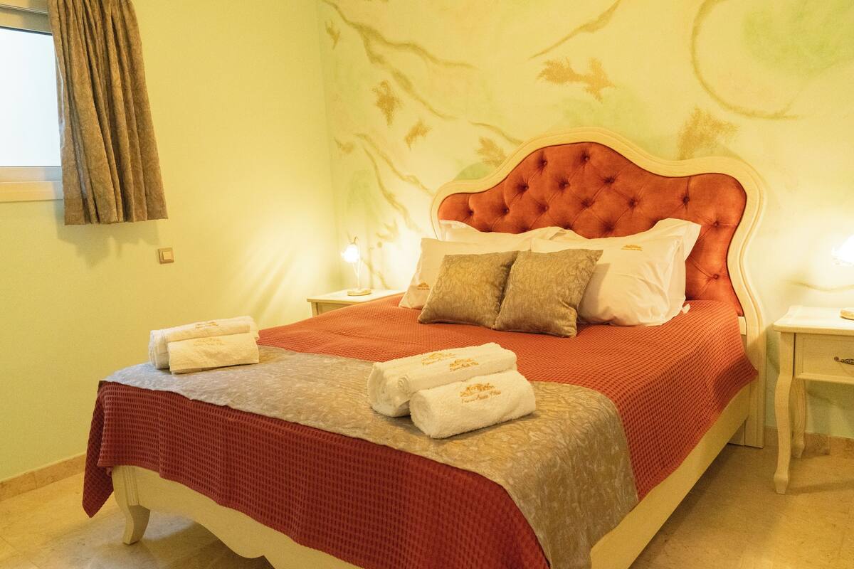 Aphrodite (Aphrodite Villa) | 2 soverom, safe på rommet, lydisolert og strykejern/-brett