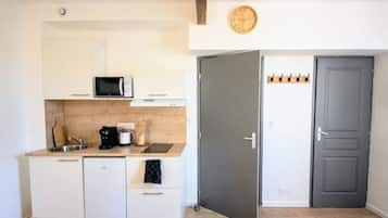 Fridge, microwave, stovetop, coffee/tea maker