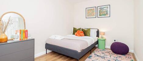 3 dormitorios, tabla de planchar con plancha, cuna de viaje y wifi