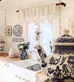 Studio, Smoking, Balcony | Interior